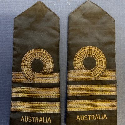 ORIGINAL OLD STYLE RAN COMMANDERS SLIP ON EPAULETTES
