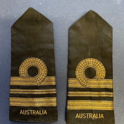 ORIGINAL OLD STYLE RAN LTCMDR SLIP ON EPAULETTES