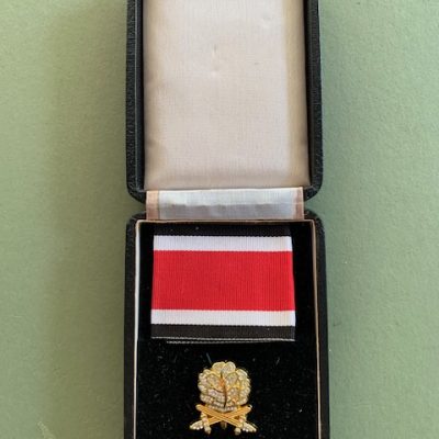 REPLICA GOLDERN OAK LEAVES WITH CROSSED SWARDS AND DIAMONDS