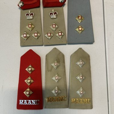 ORIGINAL AUSTRALIAN ARMY OFFICERS SHOULDER BOARD THE LOT