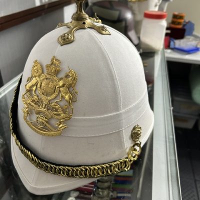 REPLICA QUEENSLAND ARTILLERY OFFICERS PITH HELMET SIZE 58