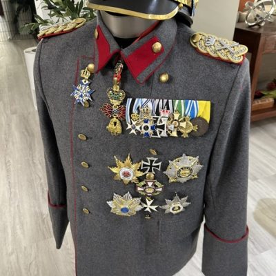 REPLICA WW1 PRUSSIAN FIELD MARSHALS TUNIC, MEDALS AND PICKELHAUB